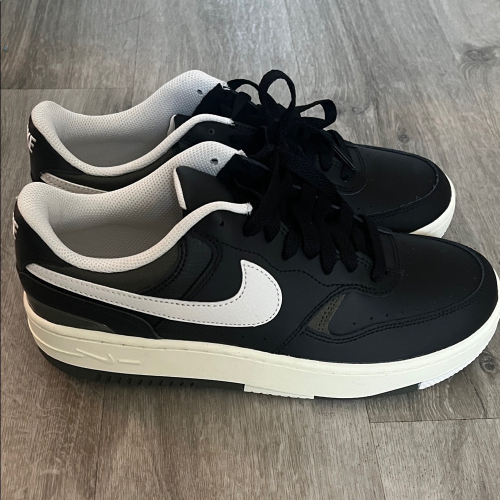 Nike Women’s Black and White Low-Top Sneakers